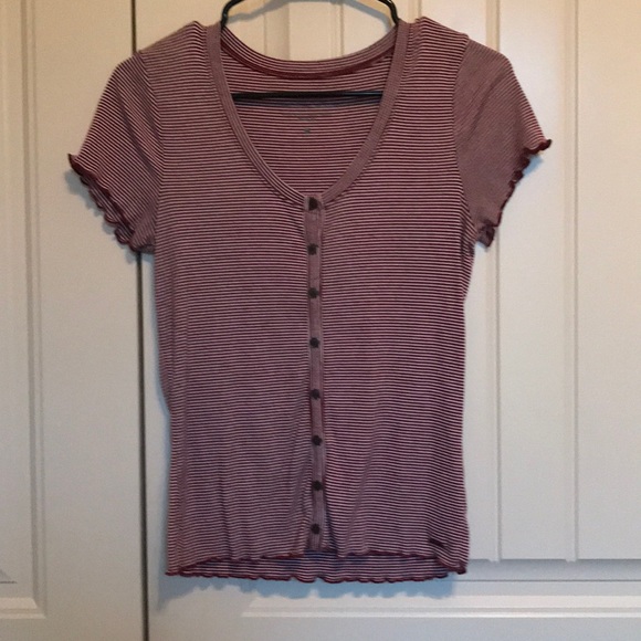 NWOT//Gorgeous Hollister Tee🥀 - Picture 1 of 3